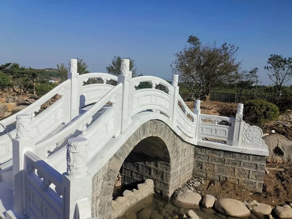 對于雕塑，我們可以有多種的材質可以選擇